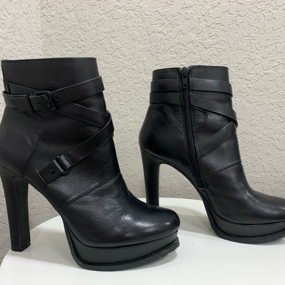 Gianni Bini black platform heeled boots size 7.5